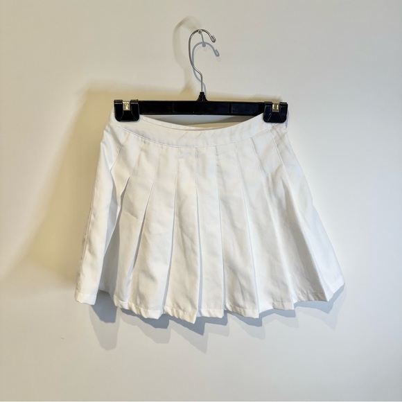 Ardene | women's small White Mini Pleated Skirt - Picture 1 of 4